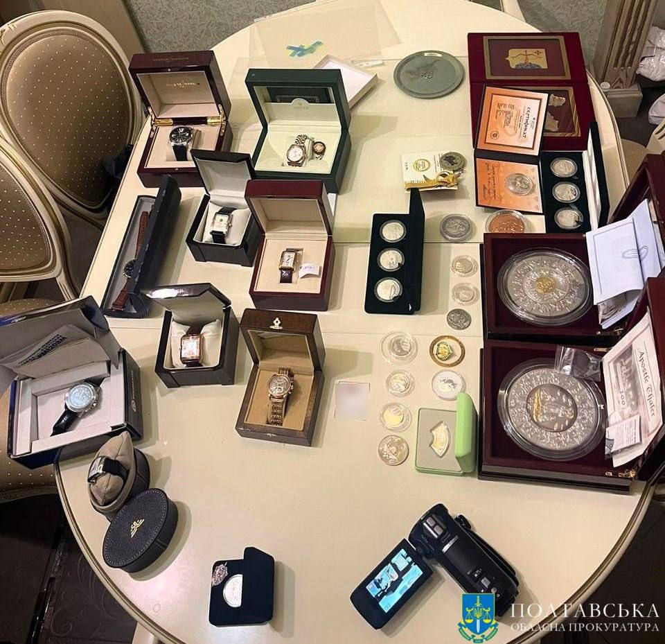 На Полтавщині в експосадовця Держказначейства виявили необґрунтовані грошові активи на мільйони доларів США.