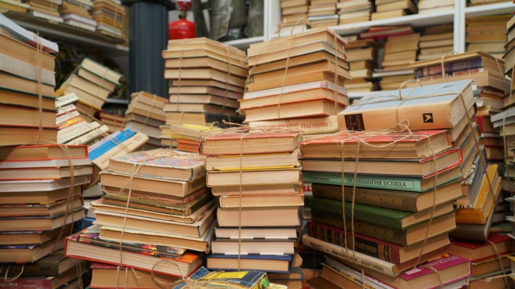 куди принести російські книги 