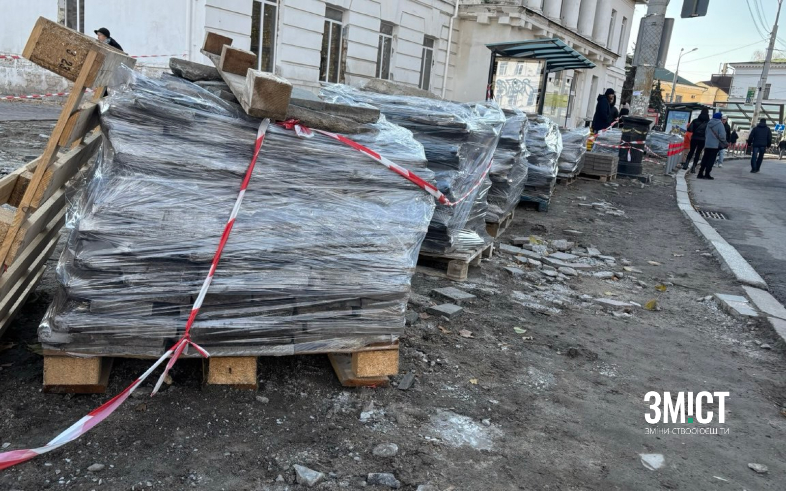 Ремонт зупинки в Полтаві