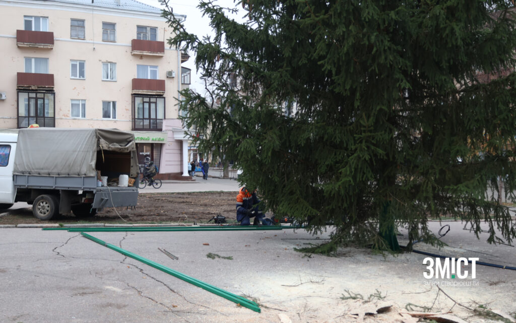 Новорічна ялинка в Полтаві: перші фото