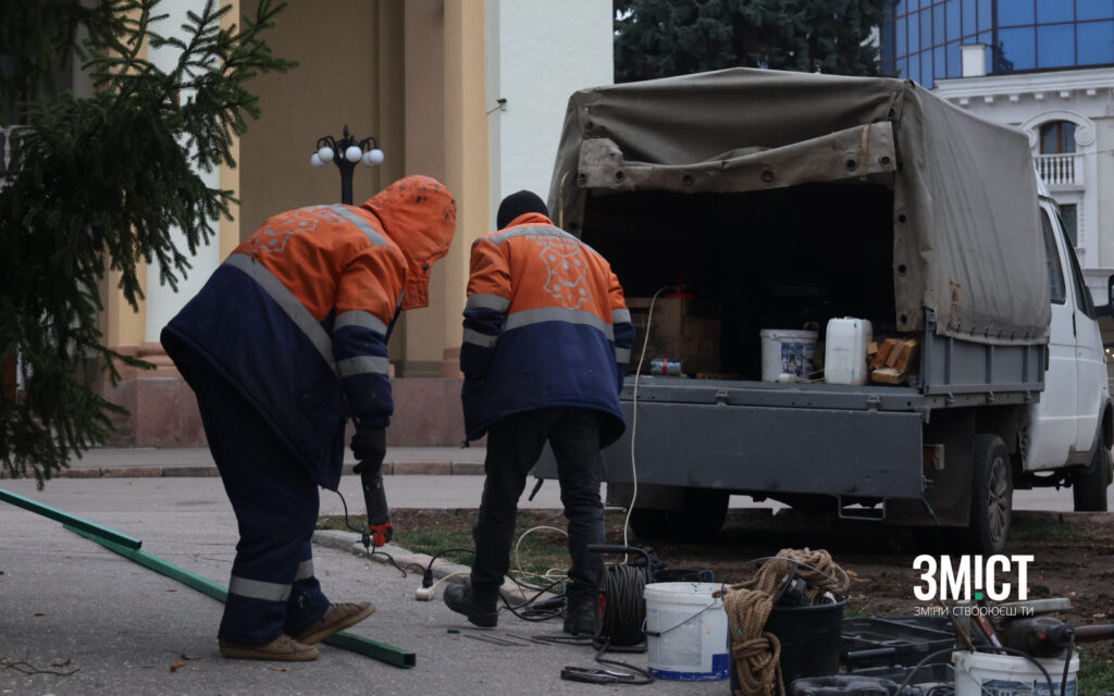 Новорічна ялинка в Полтаві: перші фото