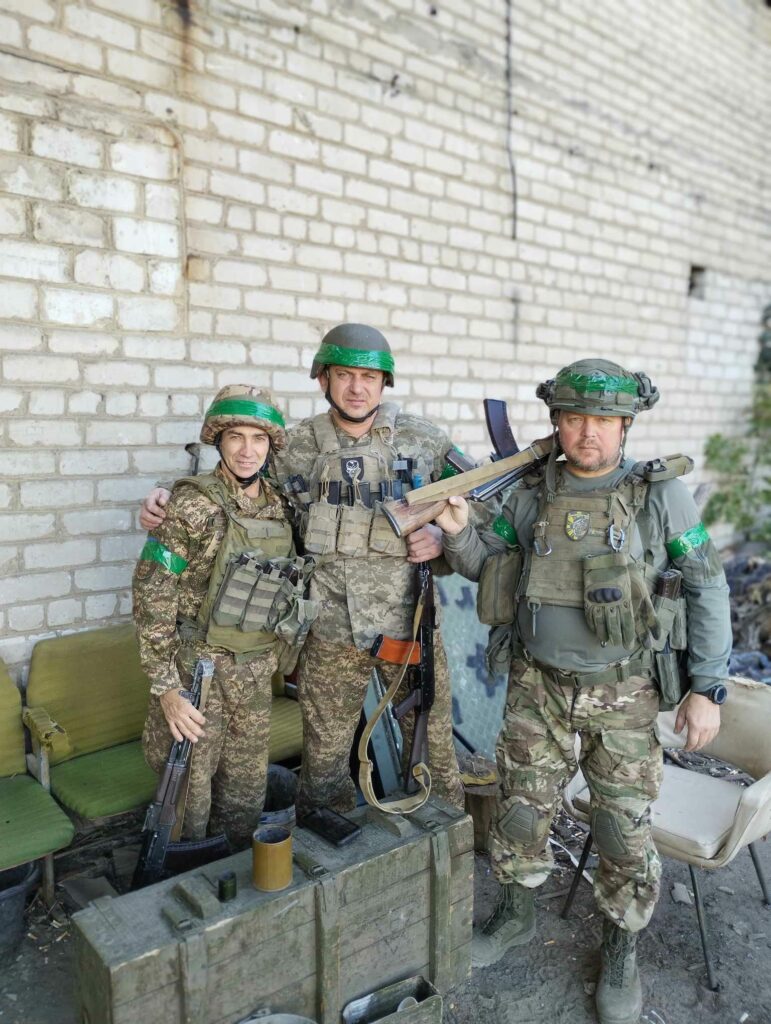 Павло Черниш з побратимами