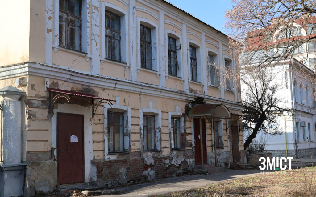 Будівля по вул. Конституції, 9