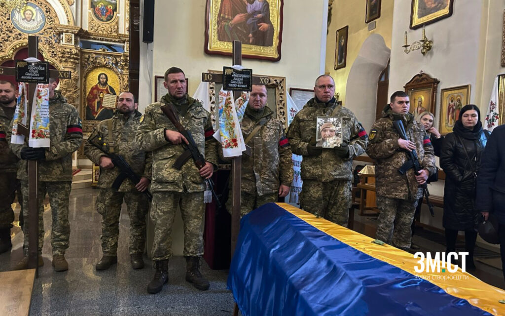 Іван Бурда, Євген Шаповал, Андрій Тараненко та Володимир Марʼєнко на щиті