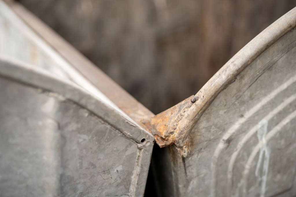 Сміттєві баки від КАТП-1628