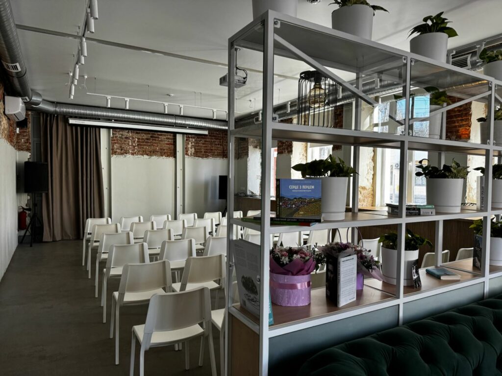 МІСТОХАБ відкрився. Як працюють кафе, крамничка локальних брендів та івент-майданчик