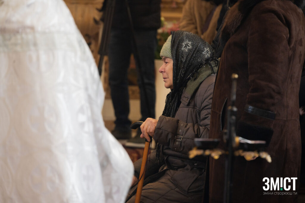 Мати прощається з донькою: Олена Скляр загинула під час обстрілу Полтави