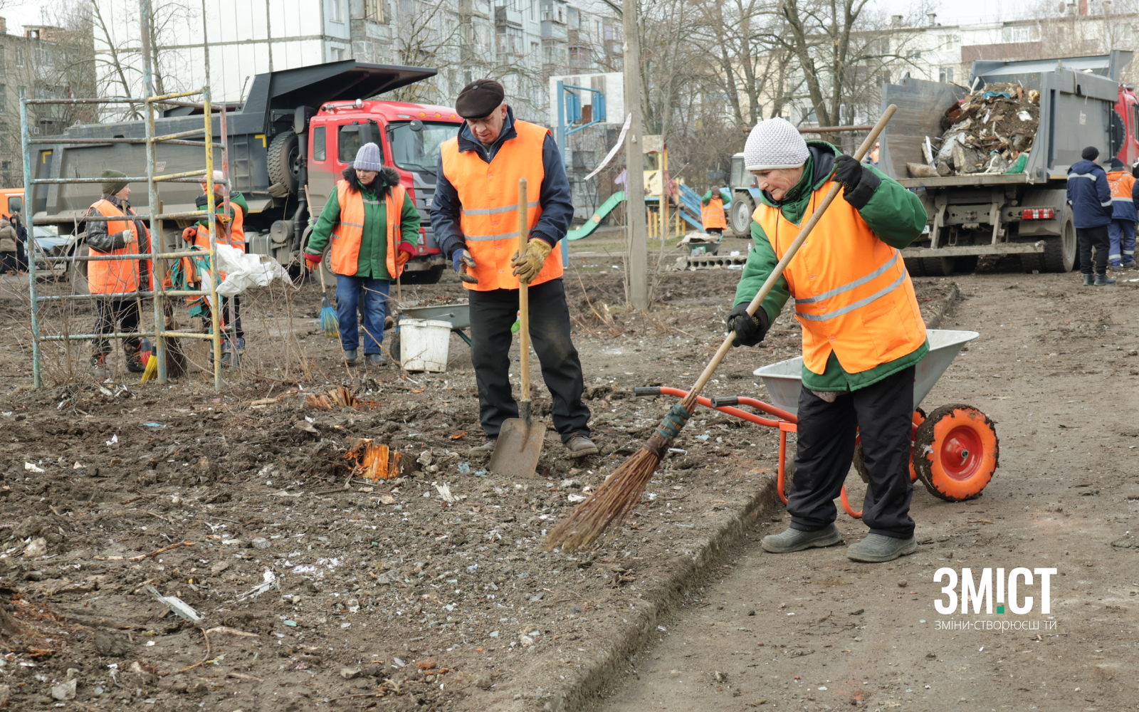 Полтавські двірники допомагають ліквідувати наслідки обстрілу Полтави
