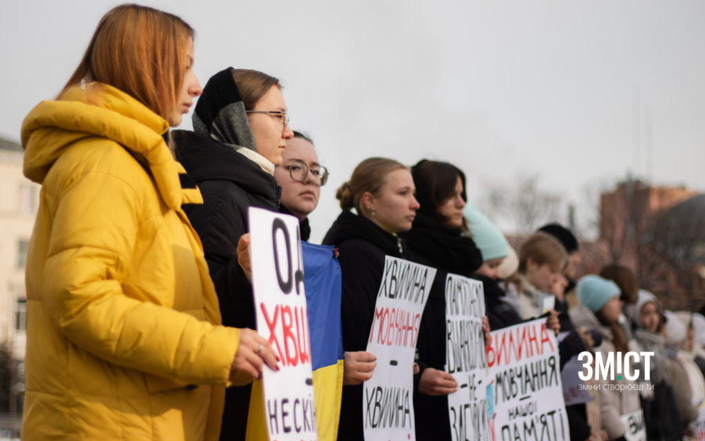 Полтавці вшановують пам'ять загиблих воїнів.