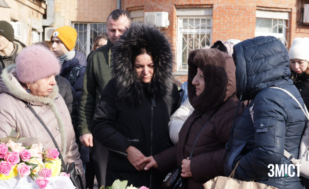 Загиблу під час обстрілу Полтави Анжелу Дарбінян поховають у Вірменії: фоторепортаж з прощання