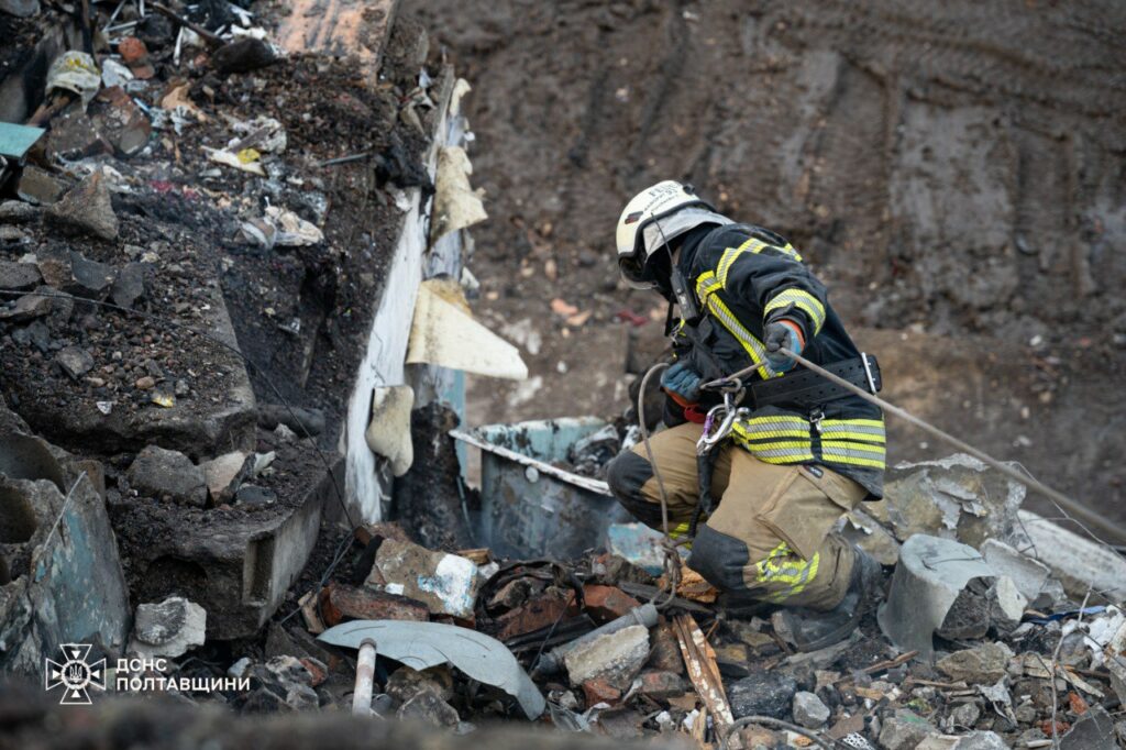 Розбір завалів будинку, де мешкала Анжела Дарбінян