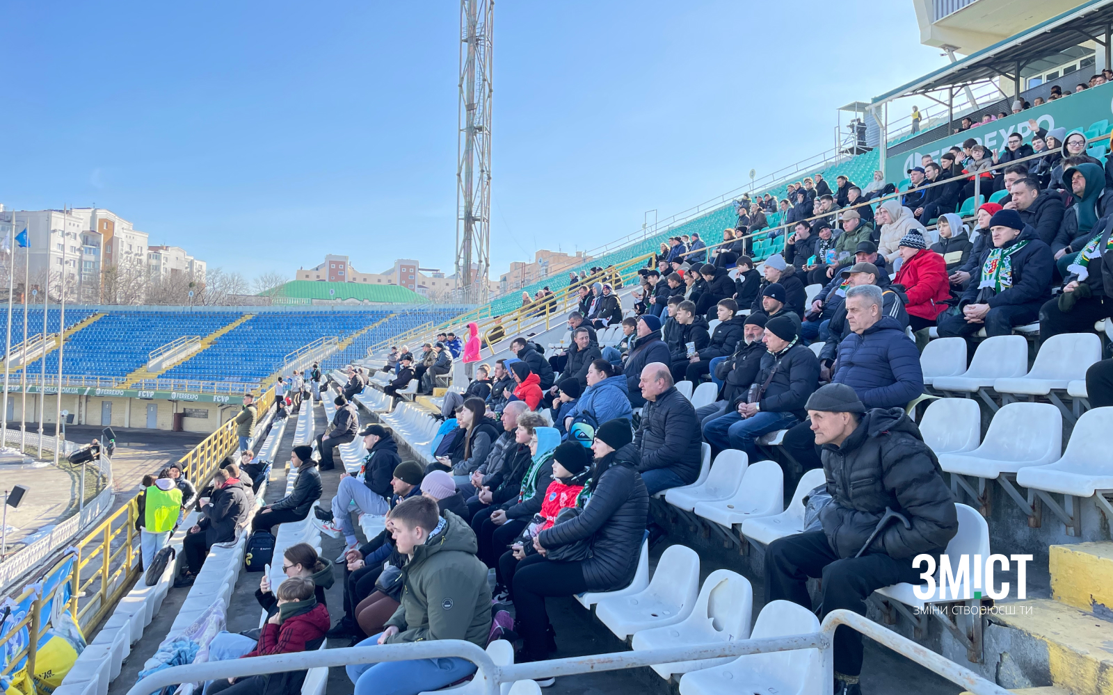 Вболівальники на стадіоні 6 березня