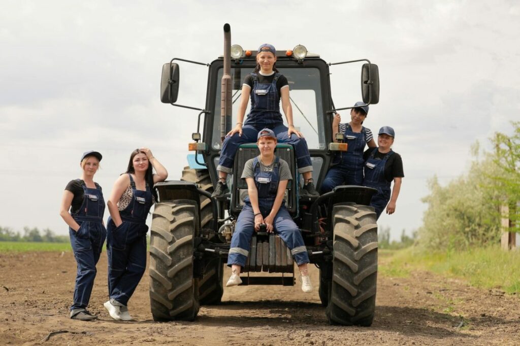 навчання на трактор жінки