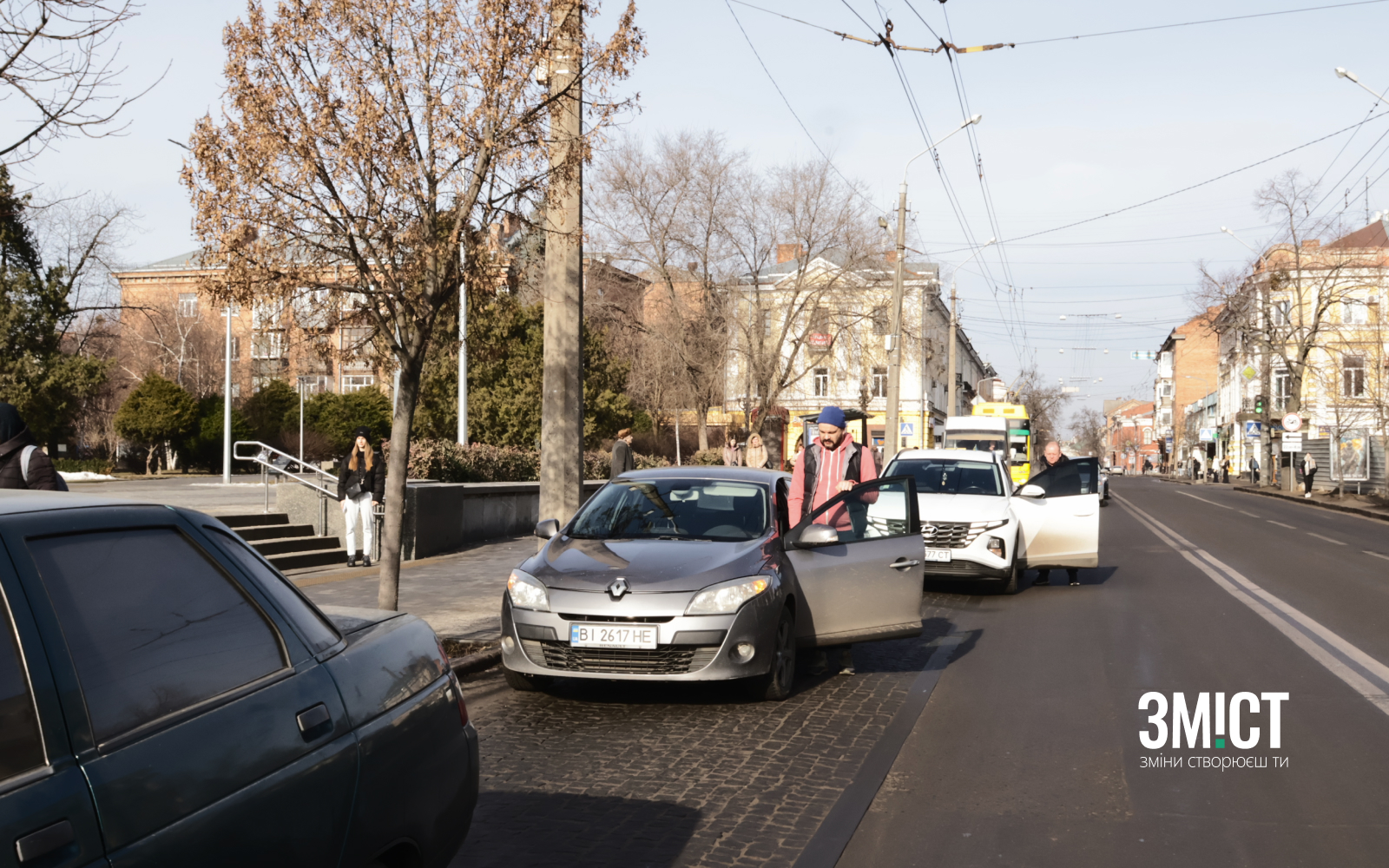 Полтавські водії вийшли з автівок на хвилину мовчання, щоб вшанувати загиблих