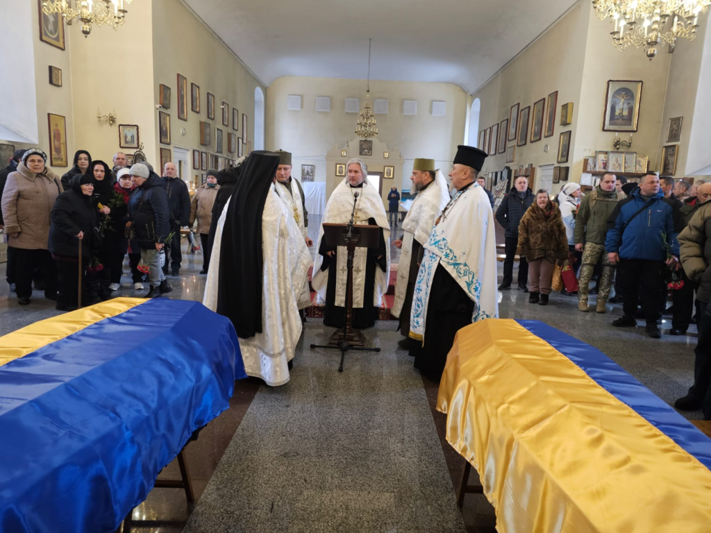 Рідні прощаються із полтавськими військовослужбовцями