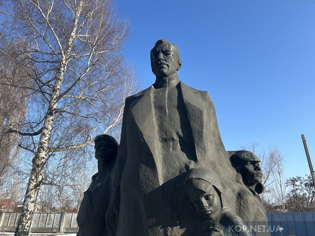 Пам’ятник «Макаренко і діти»