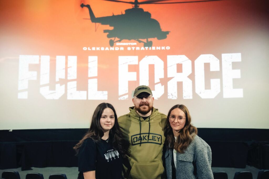 Максим Чайка на кінопоказі.  18 бригада у Канаді