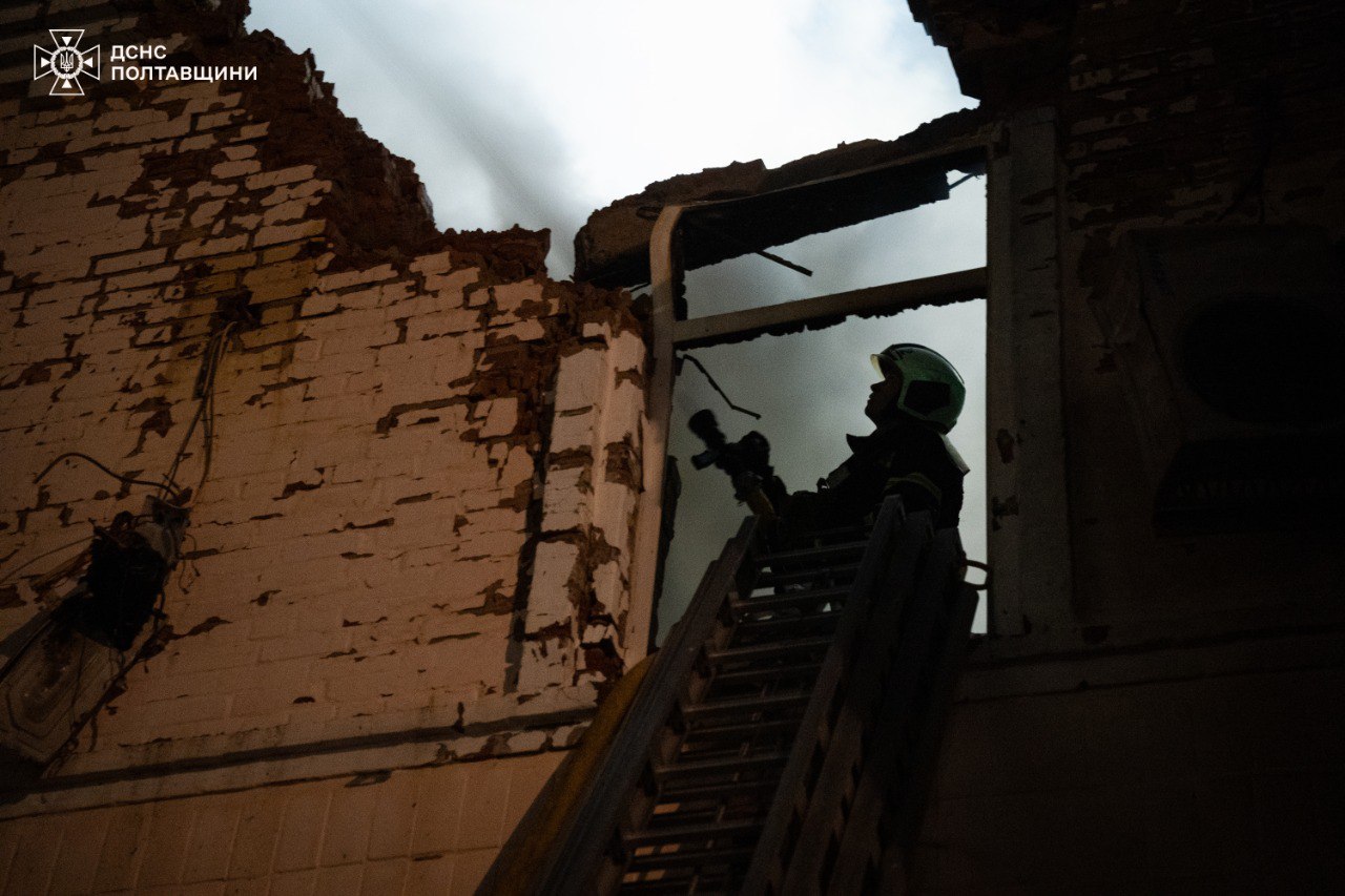 Будинок у Полтаві, який постраждав через обстріл