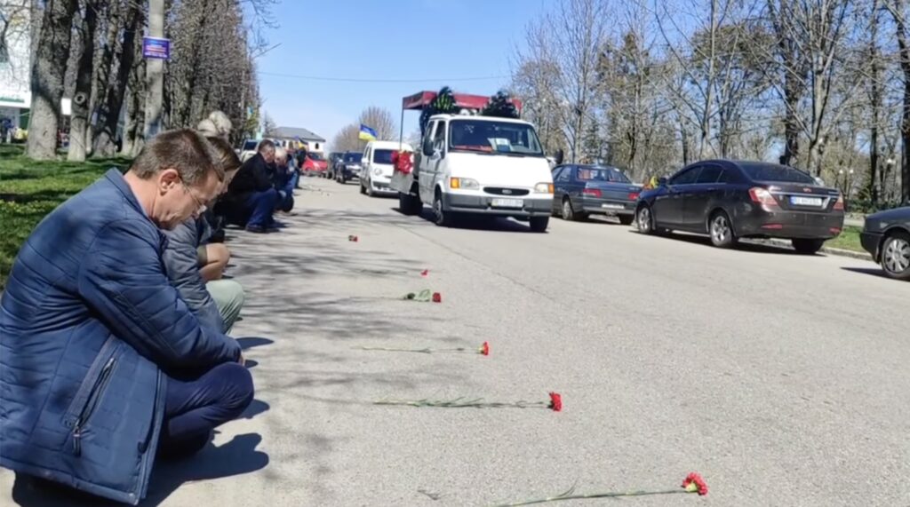 Скриншот з відео про прощання з Віталієм Козером