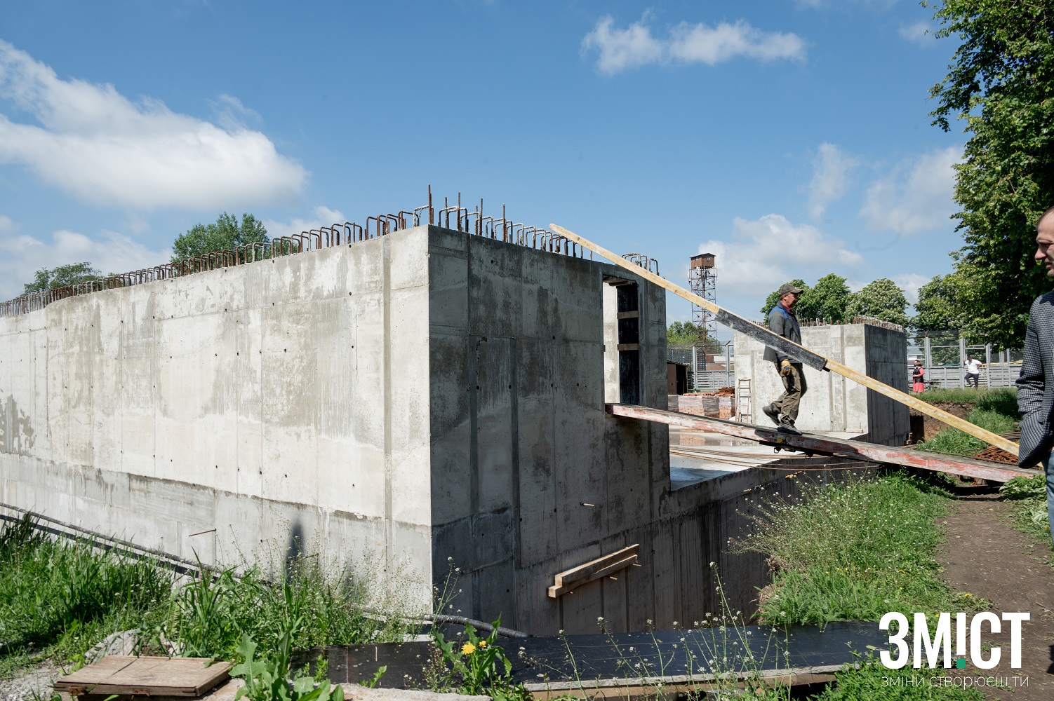 Будівництво укриття в Полтаві