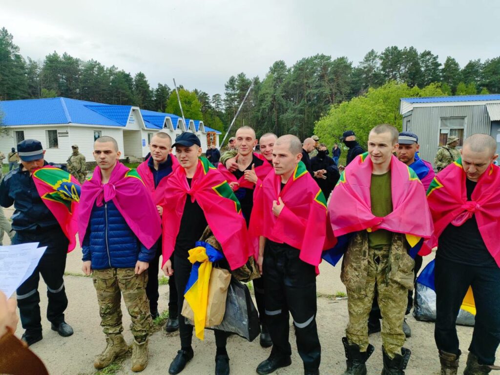 Повернені з полону українські воїни. Фото оприлюднив Президент України Володимир Зеленський