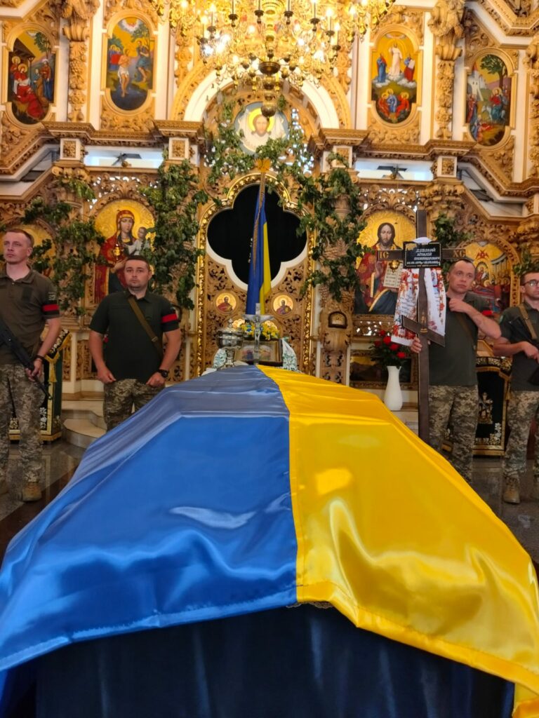 захисником