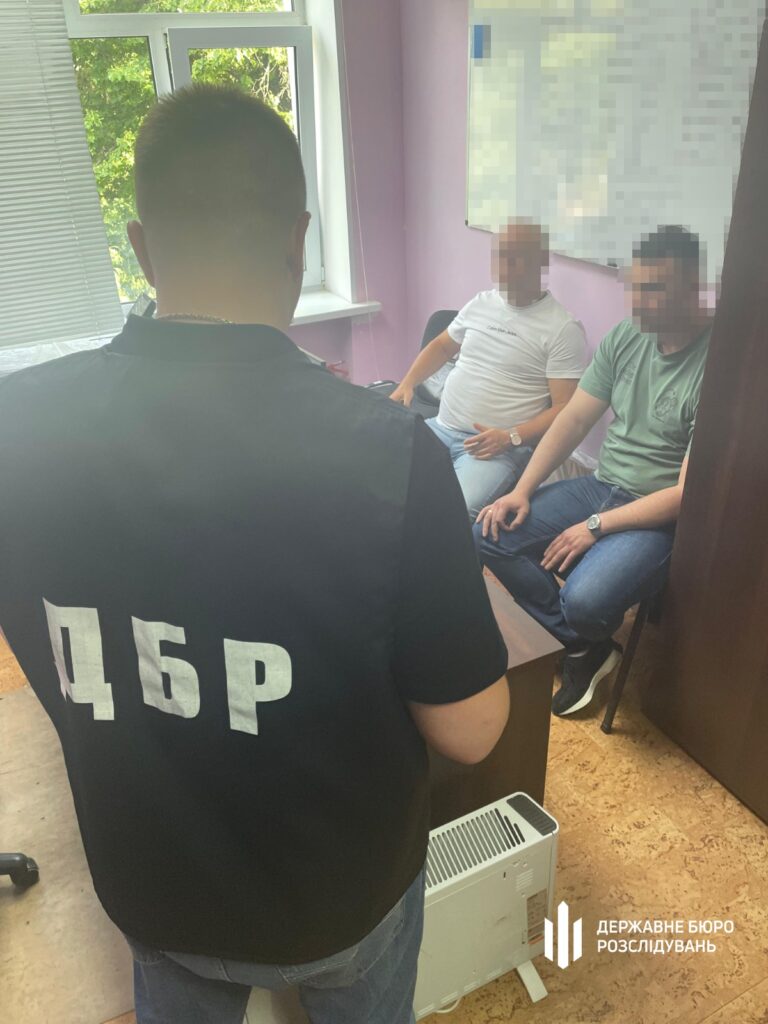 оформлення фіктивних бойових