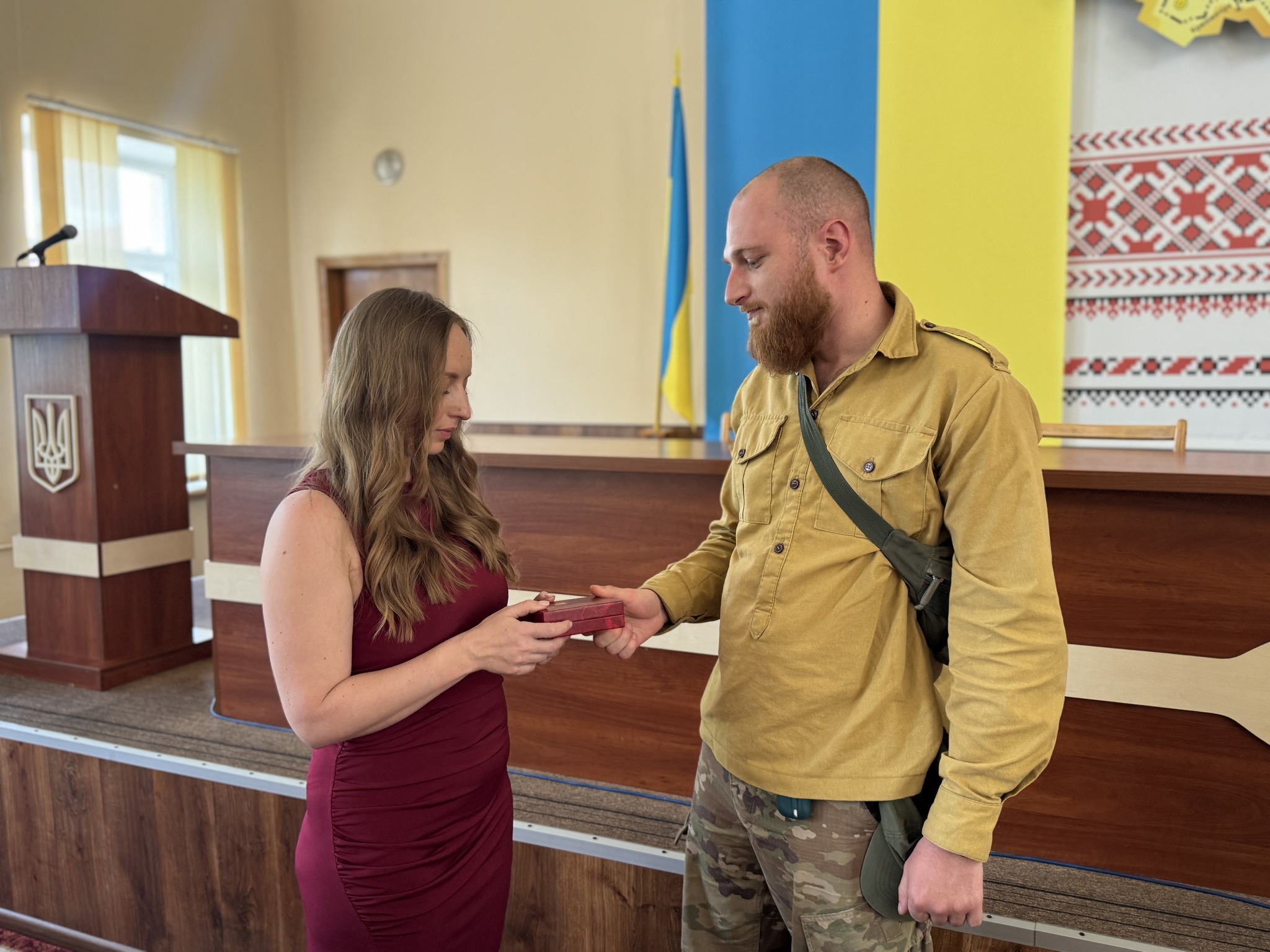 Вручення нагороди рідним Артема Кравченка