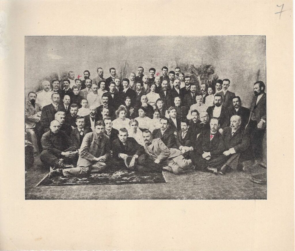 Інтелігенція в Полтаві до відкриття пам'ятника Івану Котляревському. Міхновський в четвертому ряду, з правого боку