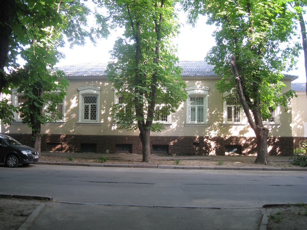 Будинок клубу. Джерело: сайт музею Михайла Грушевського