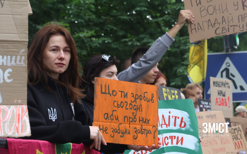 Полтавці вийшли на вулицю з гаслами на підтримку полонених (ФОТО)