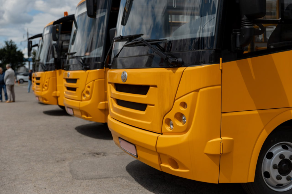 Автобуси передали школам на Полтавщині