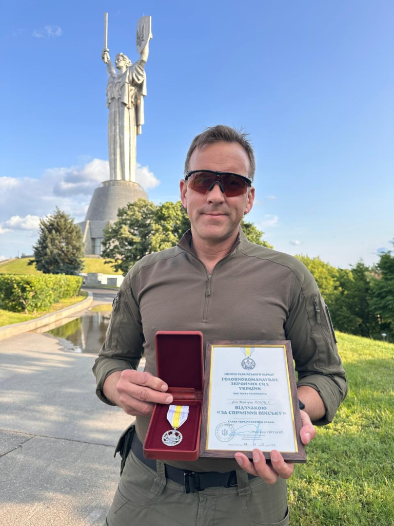 волонтер Йонас фон Матерн