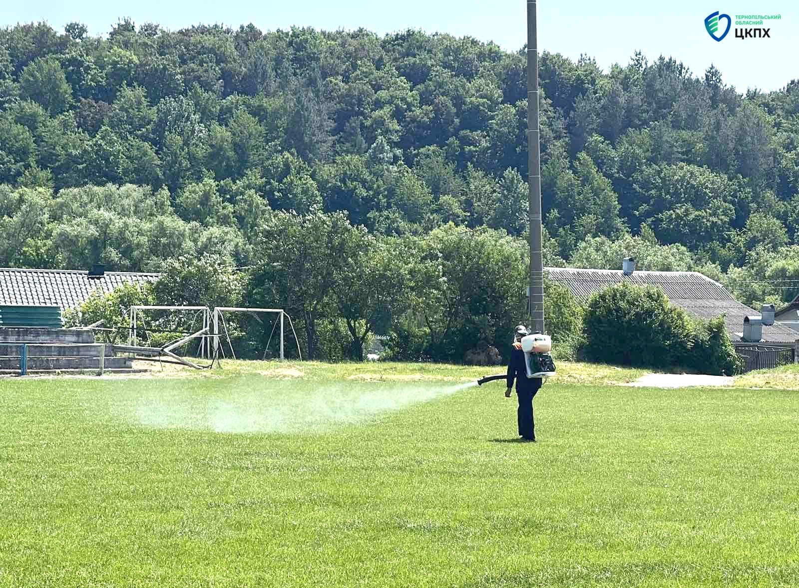 Ілюстративне фото. Обробка територій громади на Тернопільщині від кліщів