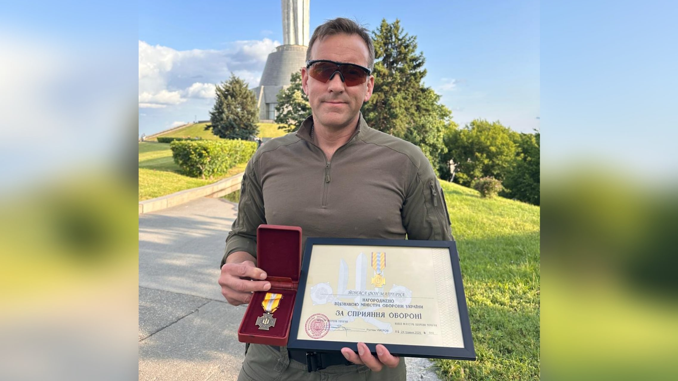 Шведський волонтер Йонас фон Матерн