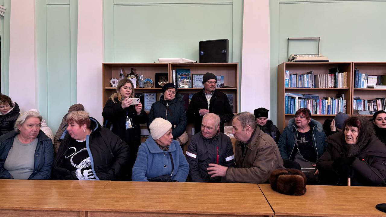 Ілюстративне фото. Зустріч у міській раді проти закриття Полтавської ЦРЛ