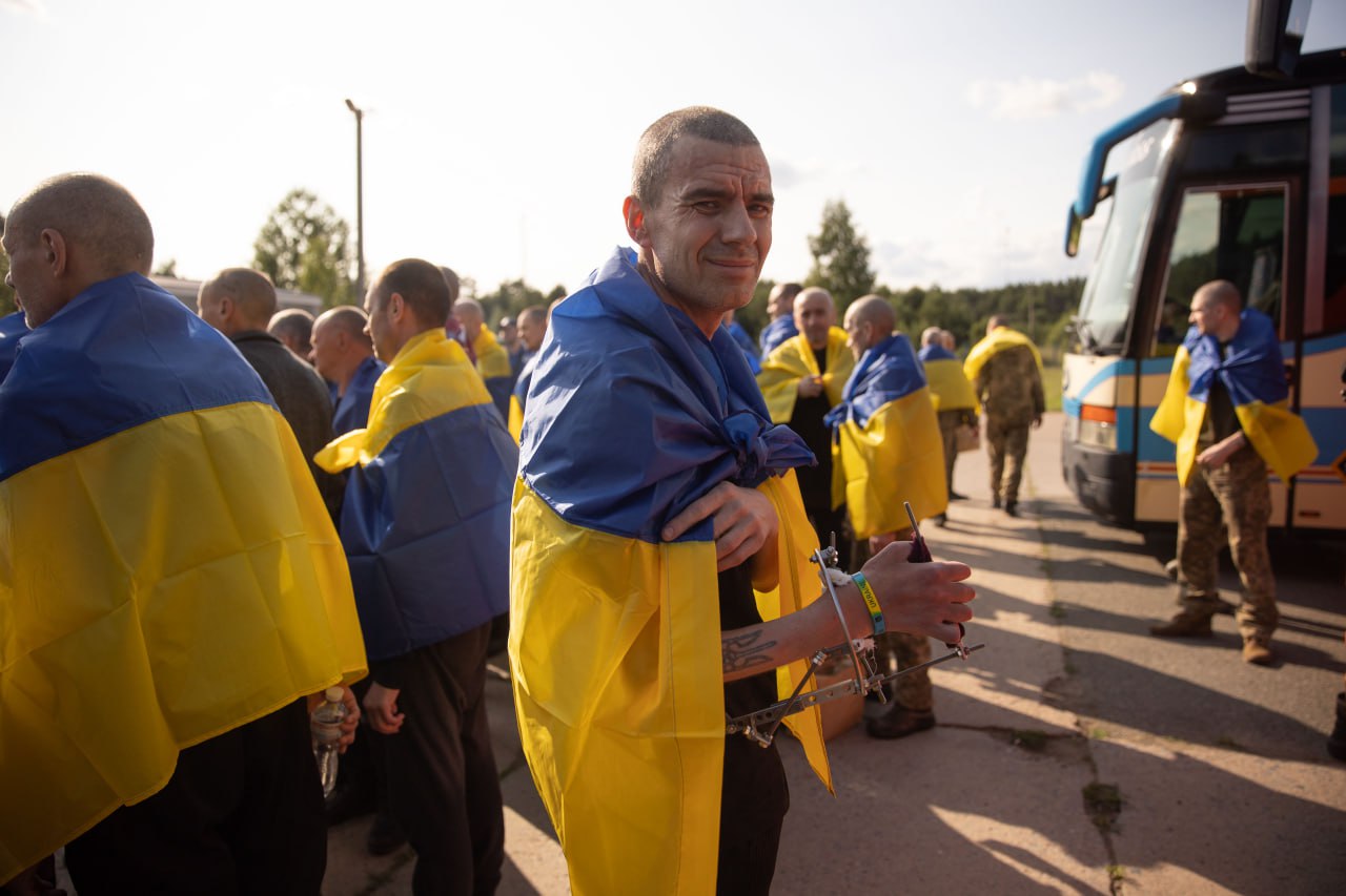 Перший етап звільнення з полону важкопоранених та тяжкохворих воїнів
