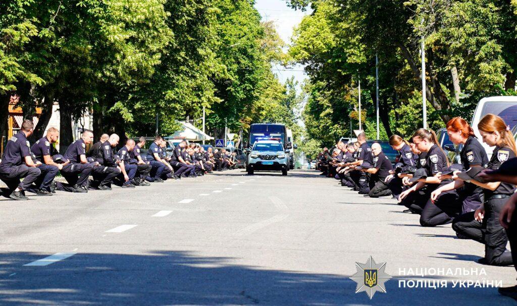 Полтава прощається з полеглим поліціянтом живим коридором