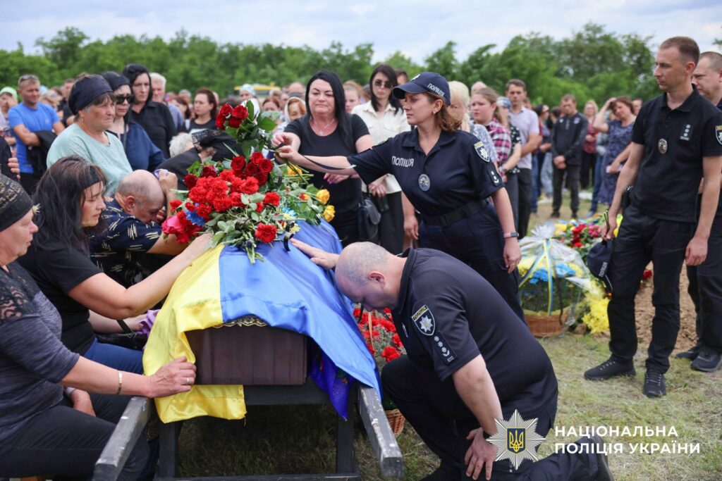 Живим коридором у Полтаві поліція провела побратима