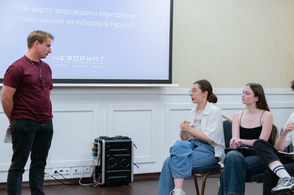 Дебатний клуб «Неформат» – перший турнір