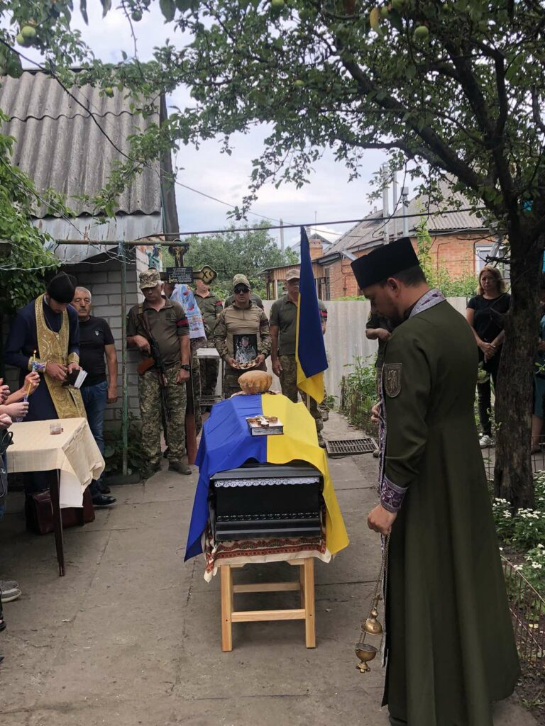 Максим Жорняк та ще двоє його побратимів загинули від ворожого обстрілу. 21 липня Новосанжарська громада провела героя у вічність. 