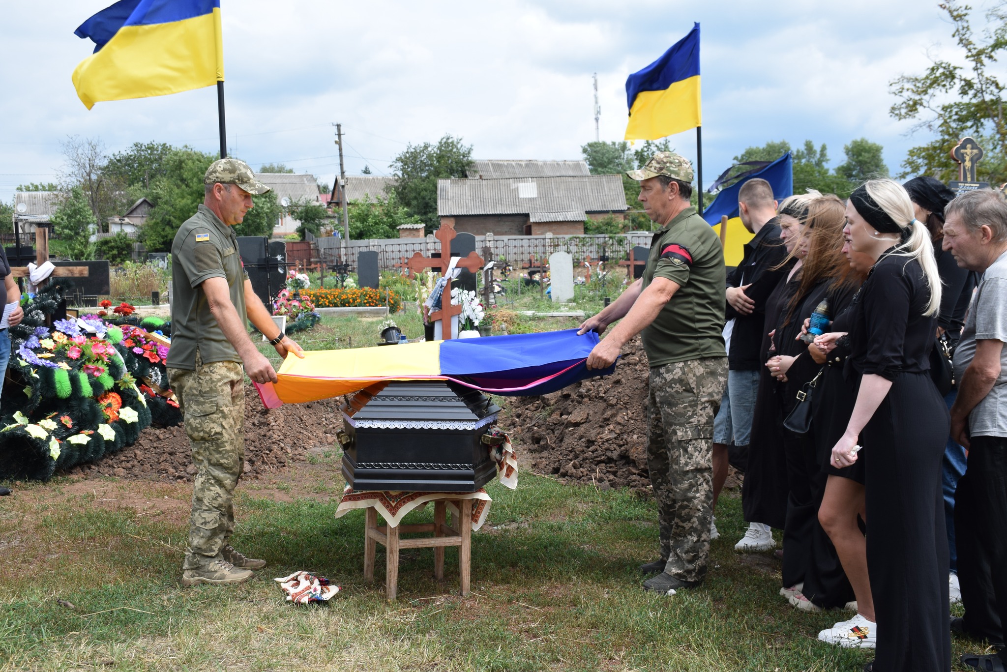 Прощання з воїном у Нових Санжарах