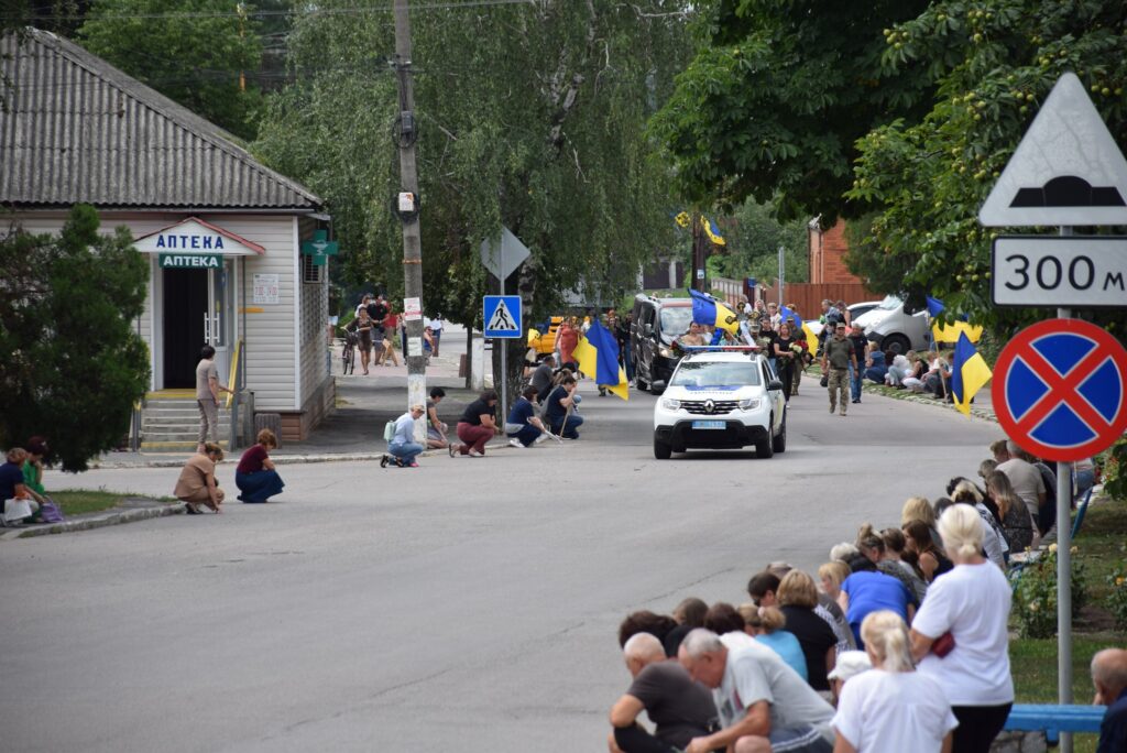 Максим Жорняк та ще двоє його побратимів загинули від ворожого обстрілу. 21 липня Новосанжарська громада провела героя у вічність. 