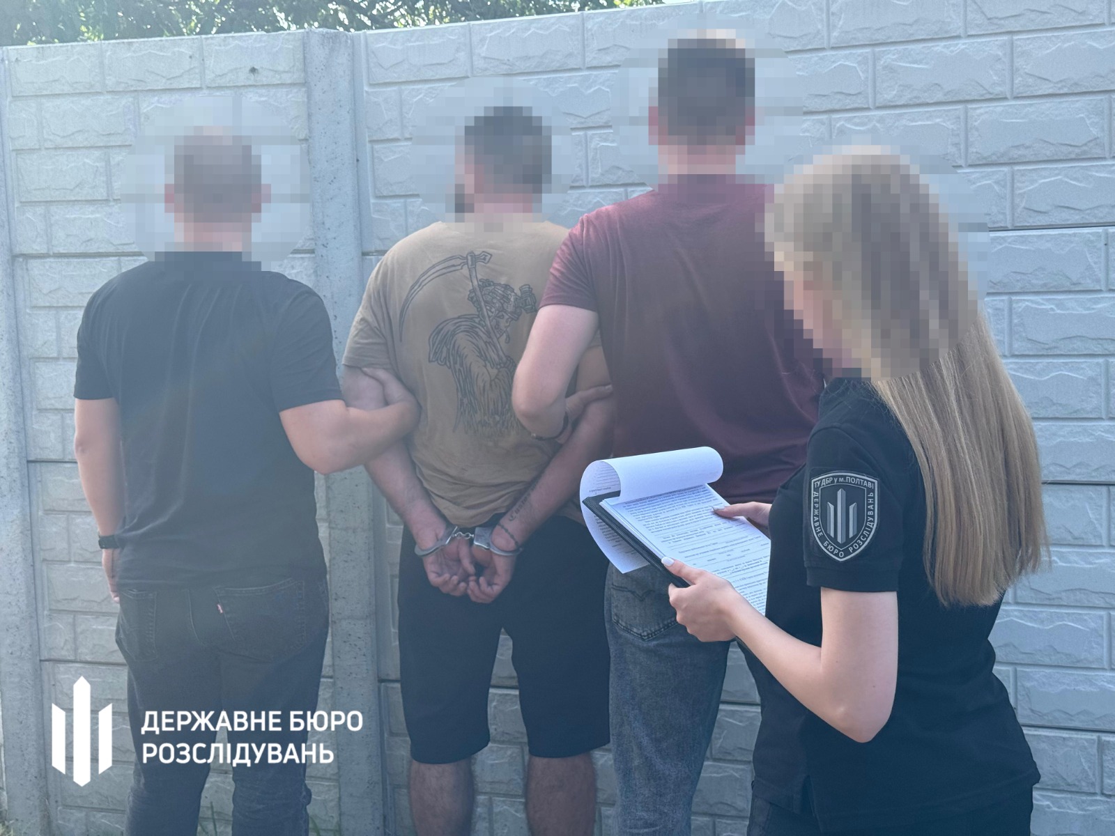 Полтавське ДБР затримало прикордонника за продаж автомобілів для ЗСУ