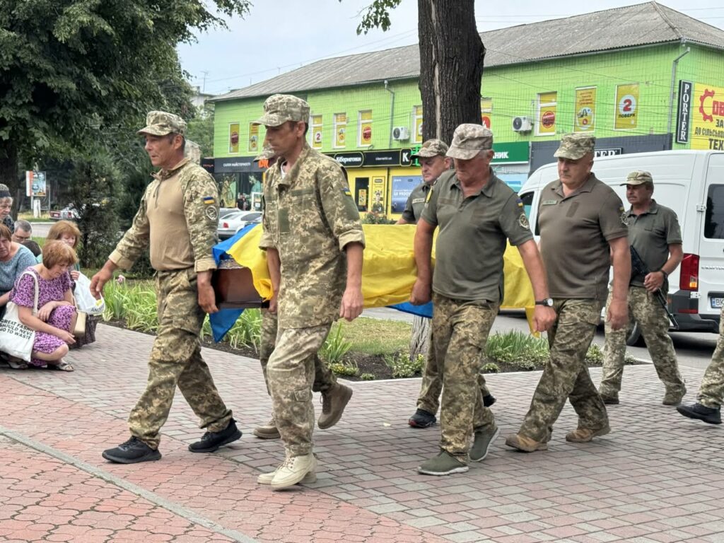 Валерій Рудь народився 5 січня 1992 року в селі Покровська Багачка в багатодітній родині. Працював у будівельній сфері.