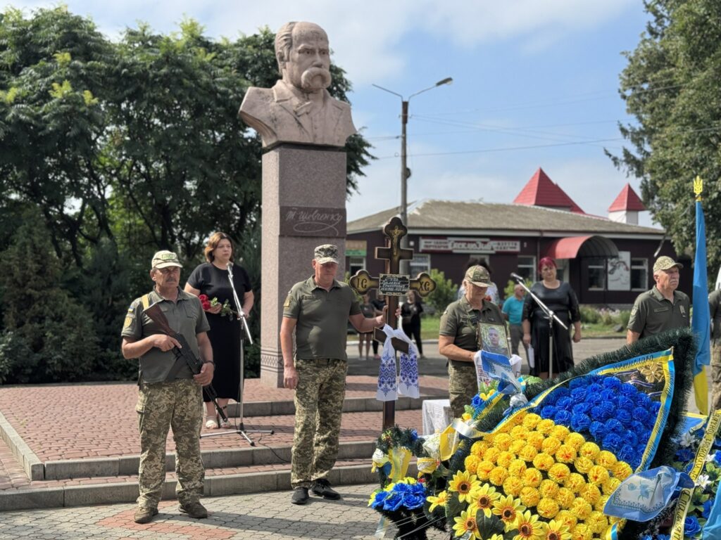 Валерій Рудь народився 5 січня 1992 року в селі Покровська Багачка в багатодітній родині. Працював у будівельній сфері.