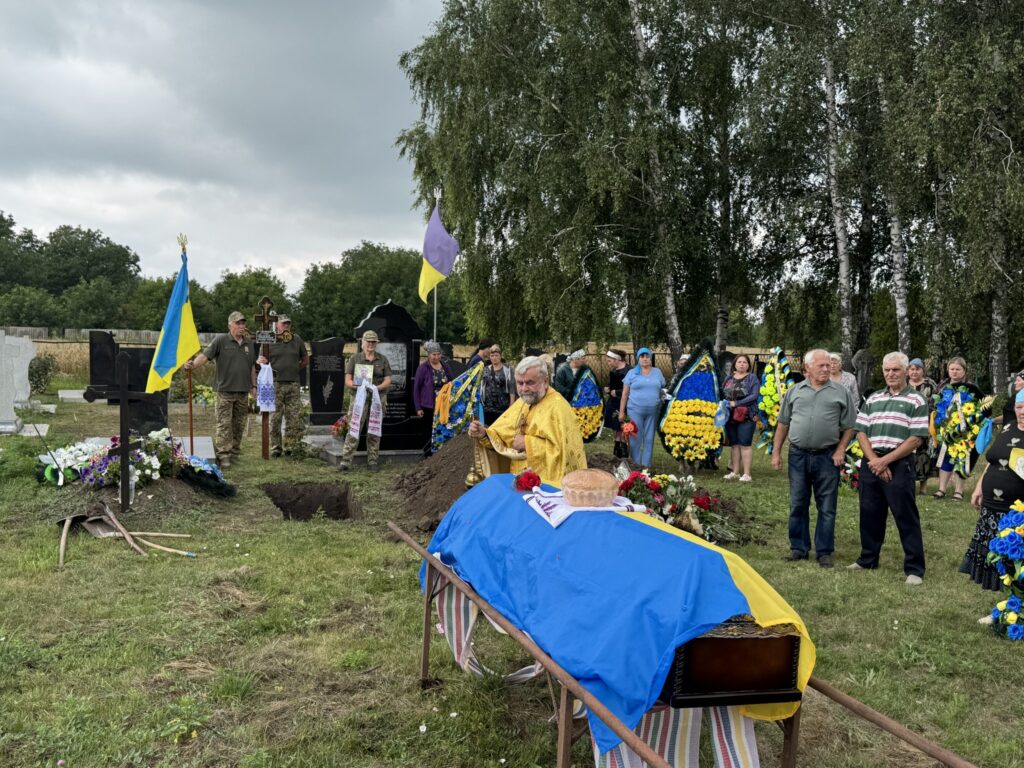 Валерій Рудь народився 5 січня 1992 року в селі Покровська Багачка в багатодітній родині. Працював у будівельній сфері.