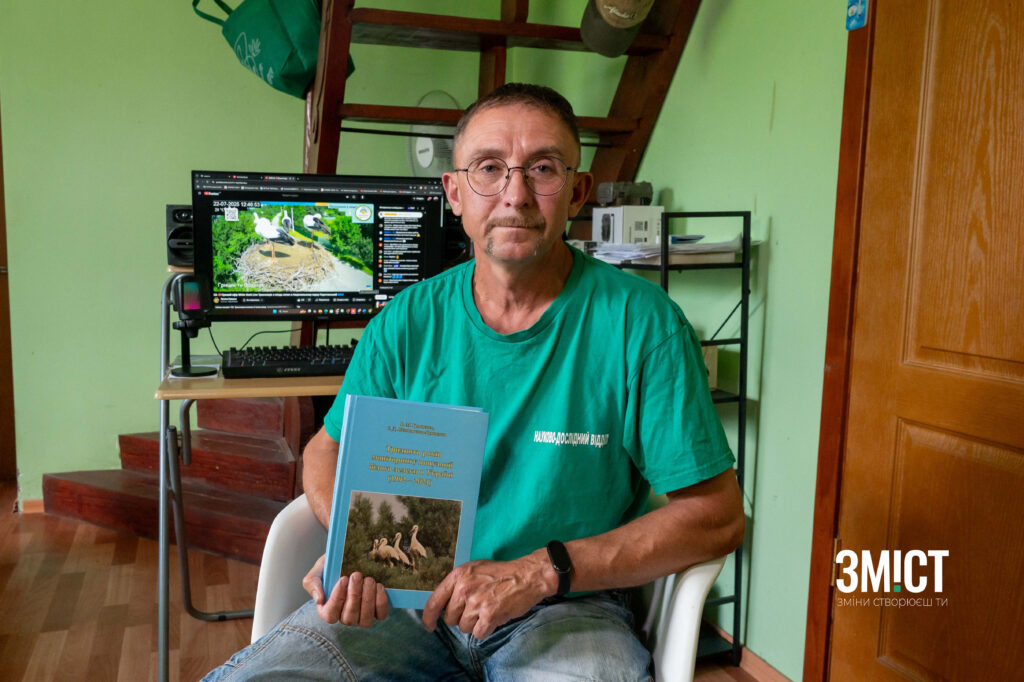 Як науковцям допомагають спостереження за гніздом лелек на Полтавщині. Викладач про користь від трансляції