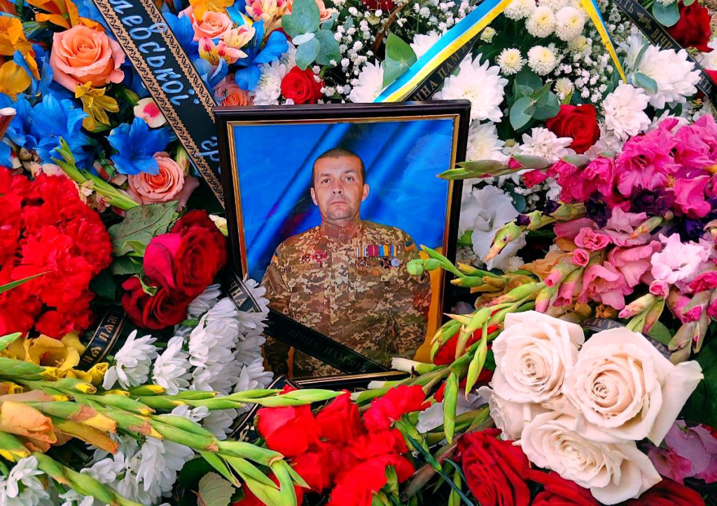 «Був витривалим танкістом». Полтавщина прощалась з полеглим воїном Тарасом Каблучкою