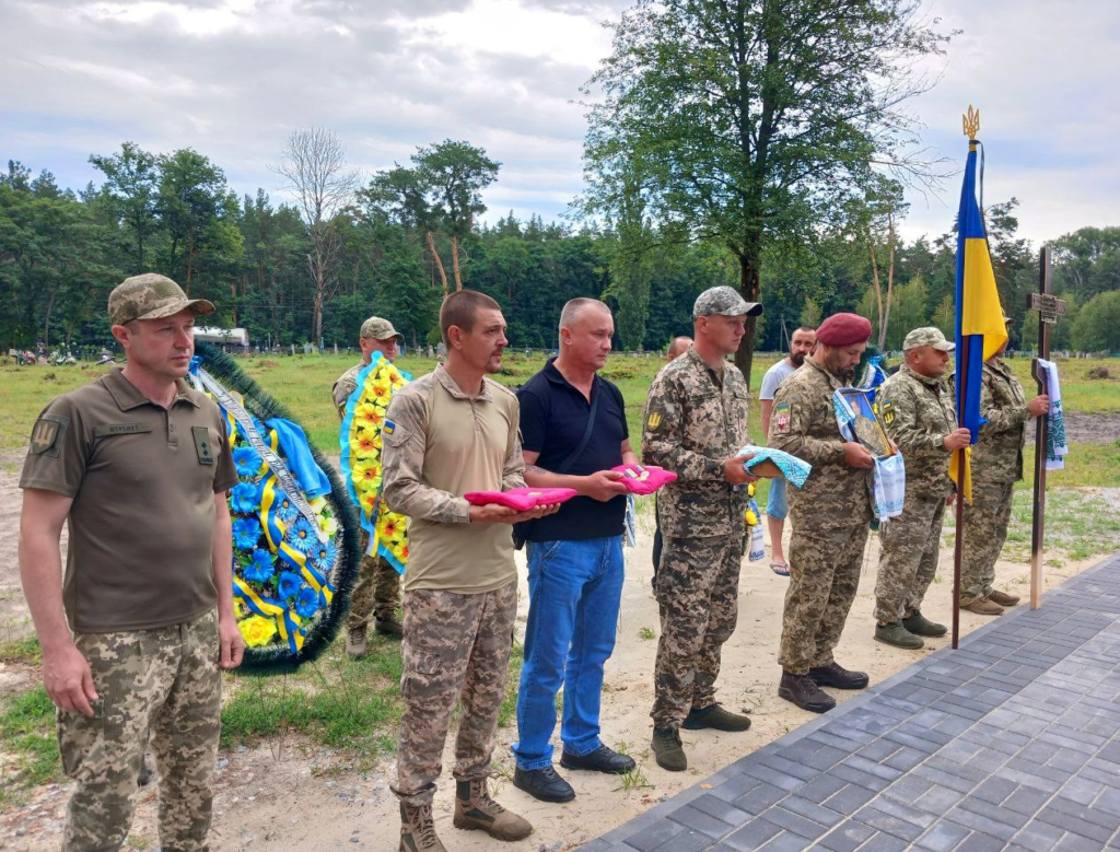 «Був витривалим танкістом». Полтавщина прощалась з полеглим воїном Тарасом Каблучкою